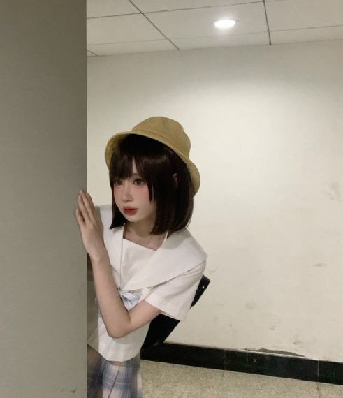 亚洲AV综合色区无码六区偷拍_720在线观看完整版